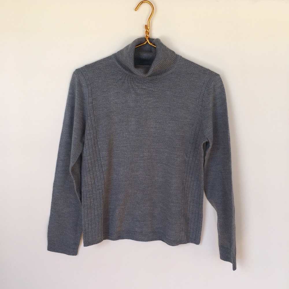 100% Extra Fine merino wool gray sweater